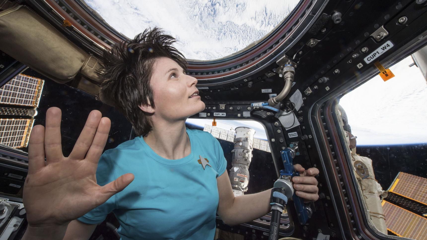sinopsis The Wonderful: Stories from the Space Station