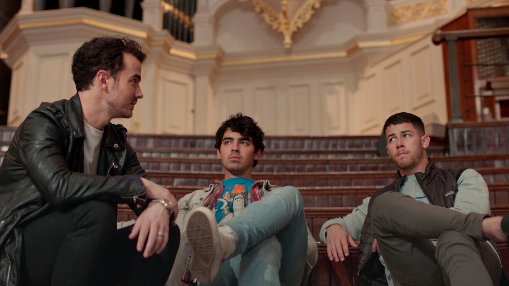 Fondo de pantalla de la película Jonas Brothers: Persiguiendo la felicidad en PELISPEDIA gratis