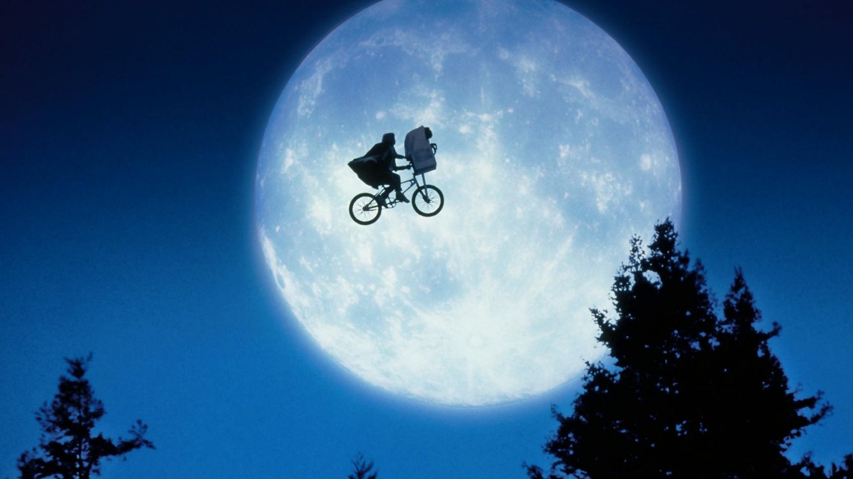 Fondo de pantalla de la película E.T. el extraterrestre en PELISPEDIA gratis