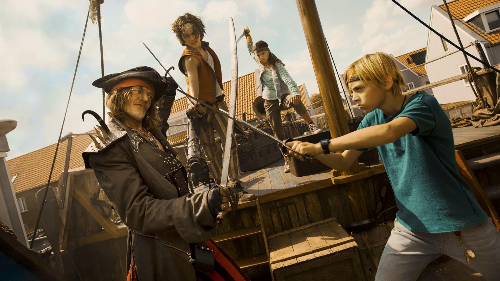 Fondo de pantalla de la película De Piraten van Hiernaast en PELISPEDIA gratis