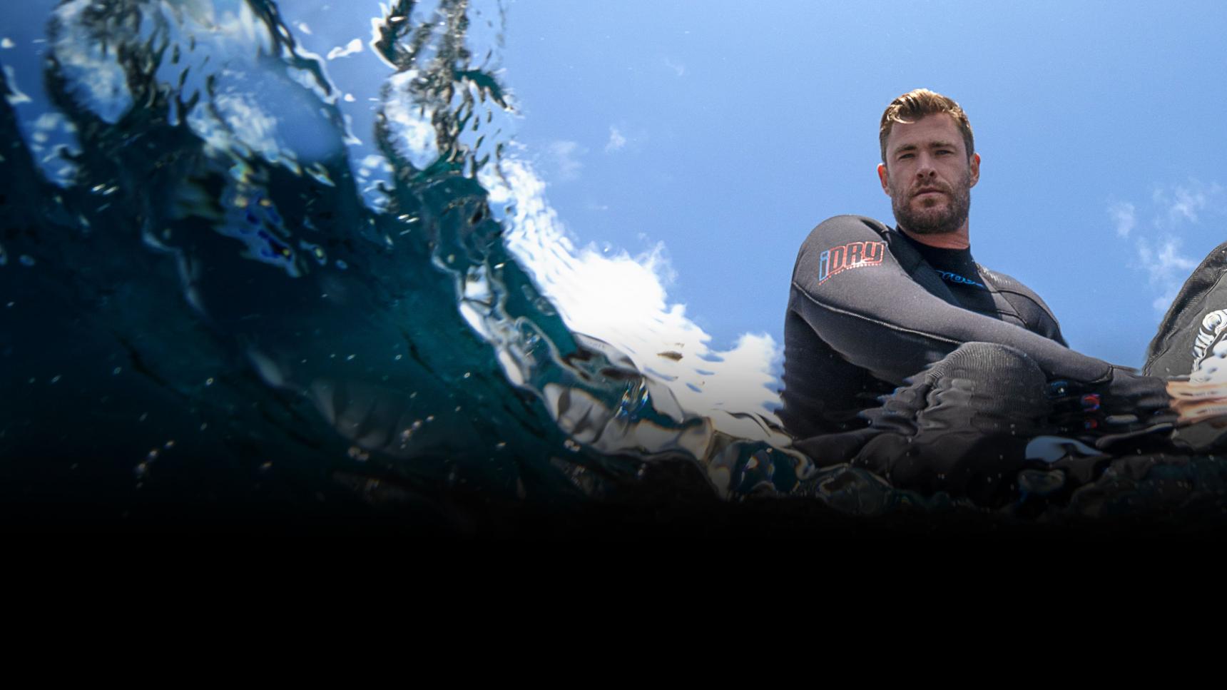 sinopsis Chris Hemsworth: La playa de los tiburones